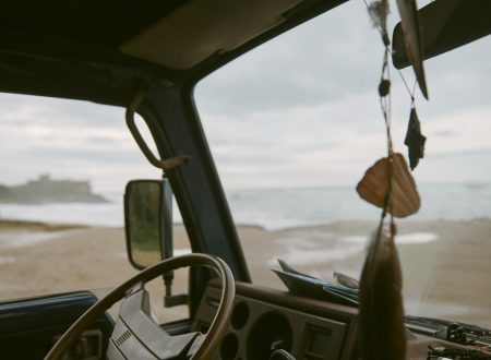 car-travel-beach-road-trip-no-people-cloudy-van-hippy-van-life-moody-weather_t20_PJl3Wr